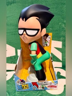 Teen Titans Go! Booty Scooty Robin Dancing Figure Music Press-Activate DC COMICS